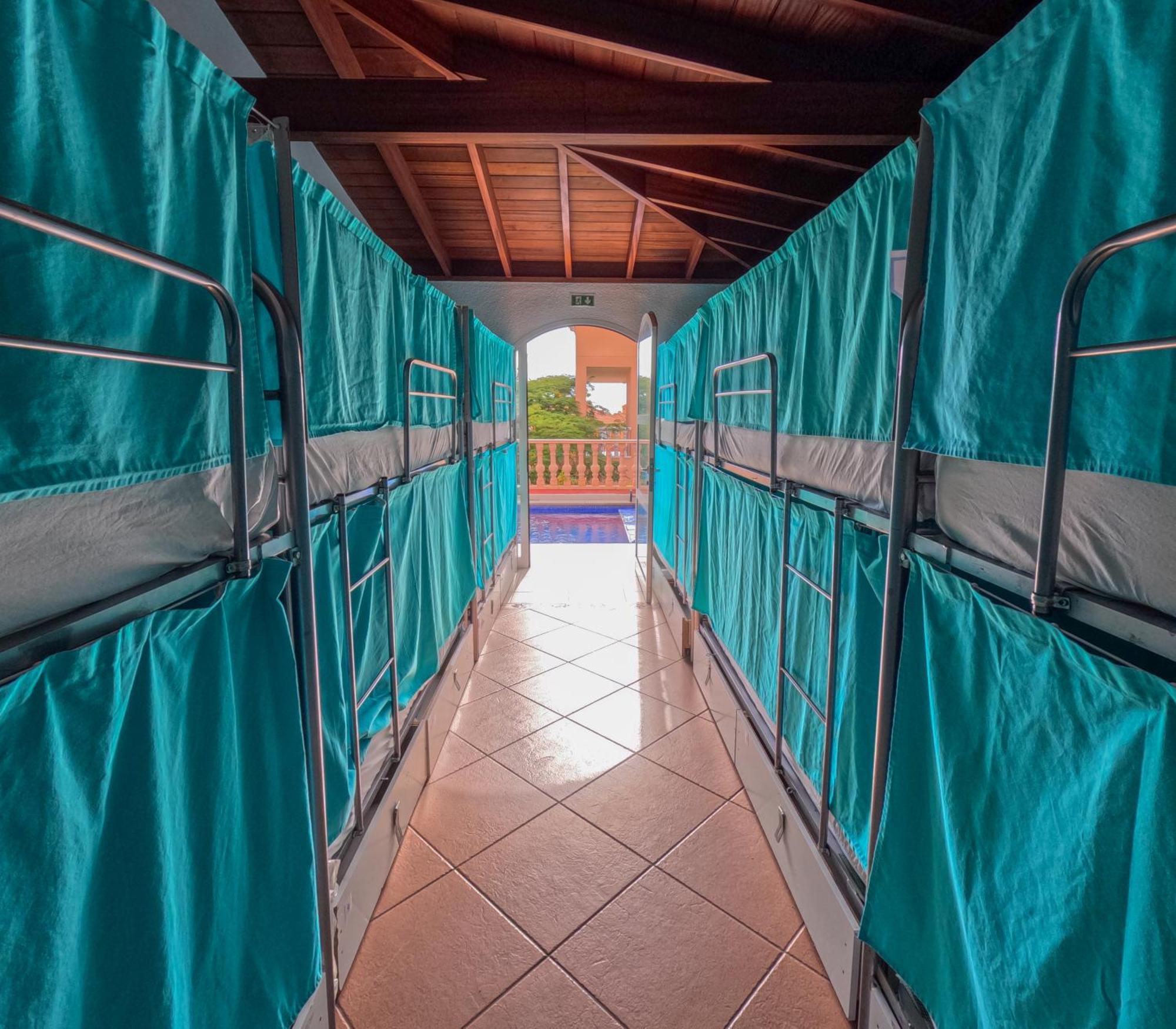 אדחה Duque Nest Hostel מראה חיצוני תמונה
